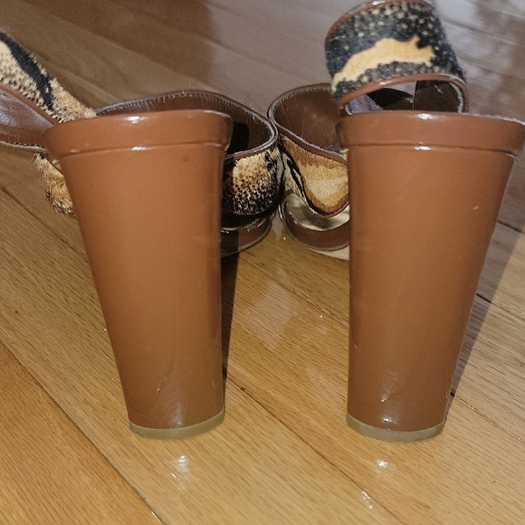 Vince Camuto Brown and Tan Heels Elegant Design - Picture 2 of 6